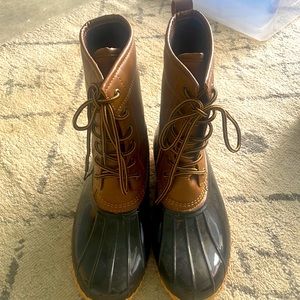 Original Sporto Duck boot in a size 8 women’s